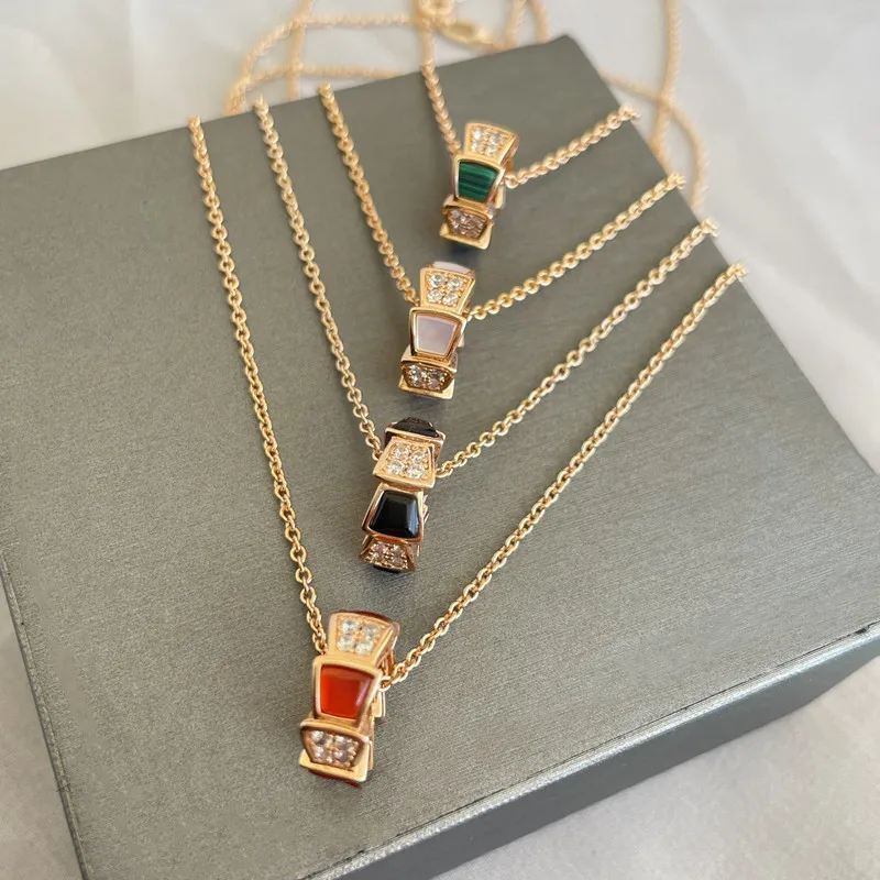 Serpentine 925 Sterling Silver Necklace Women's style White Fritillaria red agate Rose gold diamond chain bv Jewellery
Serpentine 925 Sterling Silver Necklace Women's style White Fritillaria red agate Rose gold diamond chain bv Jewellery