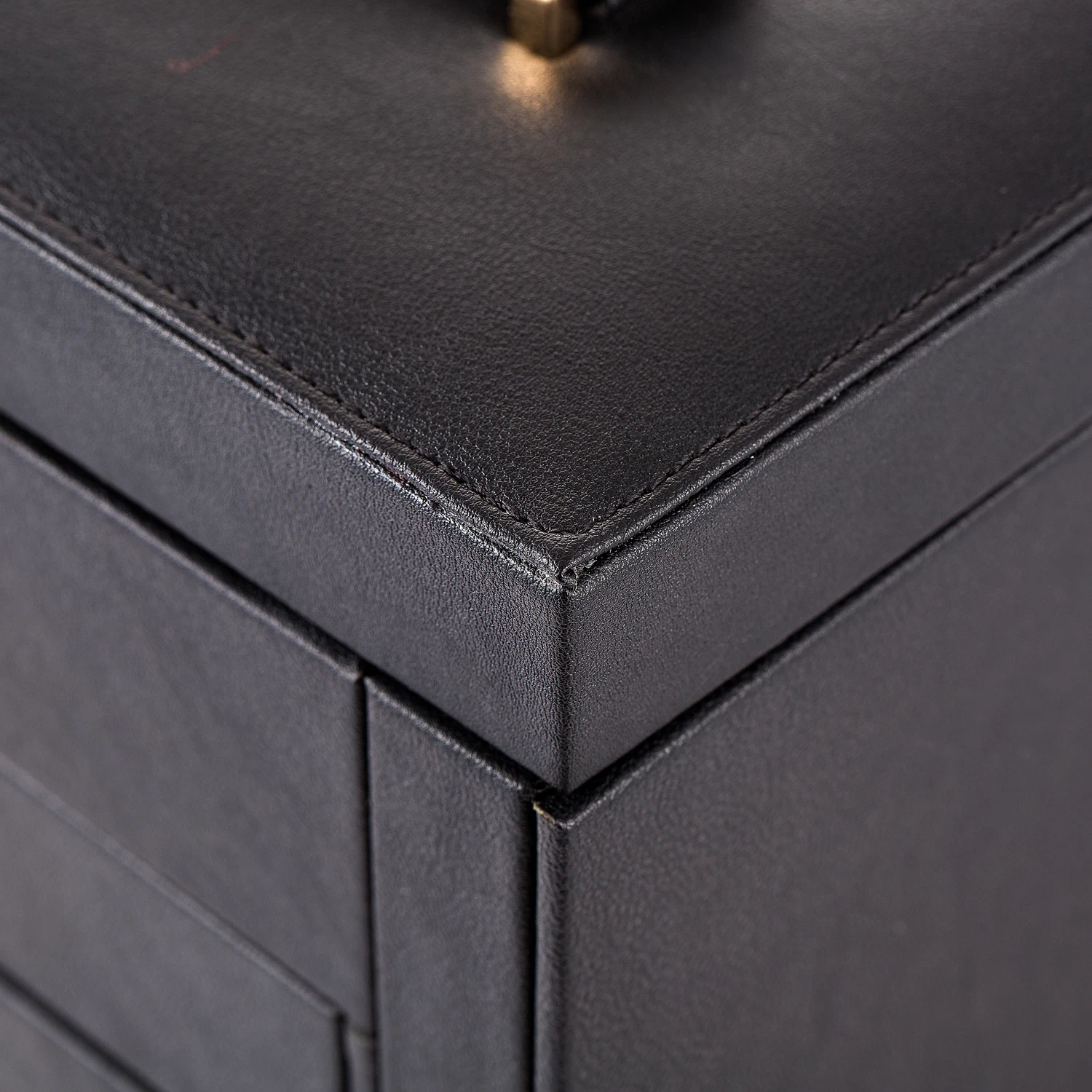 Synthetic Leather Huge Jewelry Box Mirrored Watch Organizer Necklace Ring Earring Storage Lockable Gift Case Black
Synthetic Leather Huge Jewelry Box Mirrored Watch Organizer Necklace Ring Earring Storage Lockable Gift Case Black