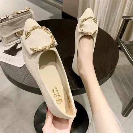 2021 spring and autumn new fashion shallow mouth pointed toe all-match one-foot large size flat shoes
2021 spring and autumn new fashion shallow mouth pointed toe all-match one-foot large size flat shoes