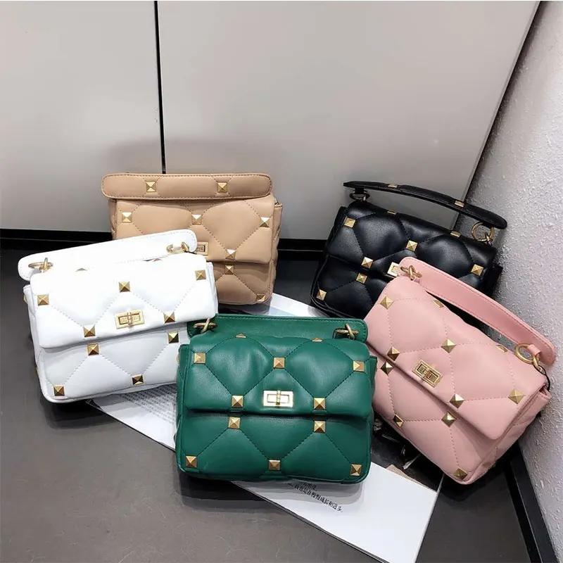 2020 star catwalk model diamond lattice chain leather sheepskin one-shoulder large-capacity female bag designer portable flip sm 
2020 star catwalk model diamond lattice chain leather sheepskin one-shoulder large-capacity female bag designer portable flip sm