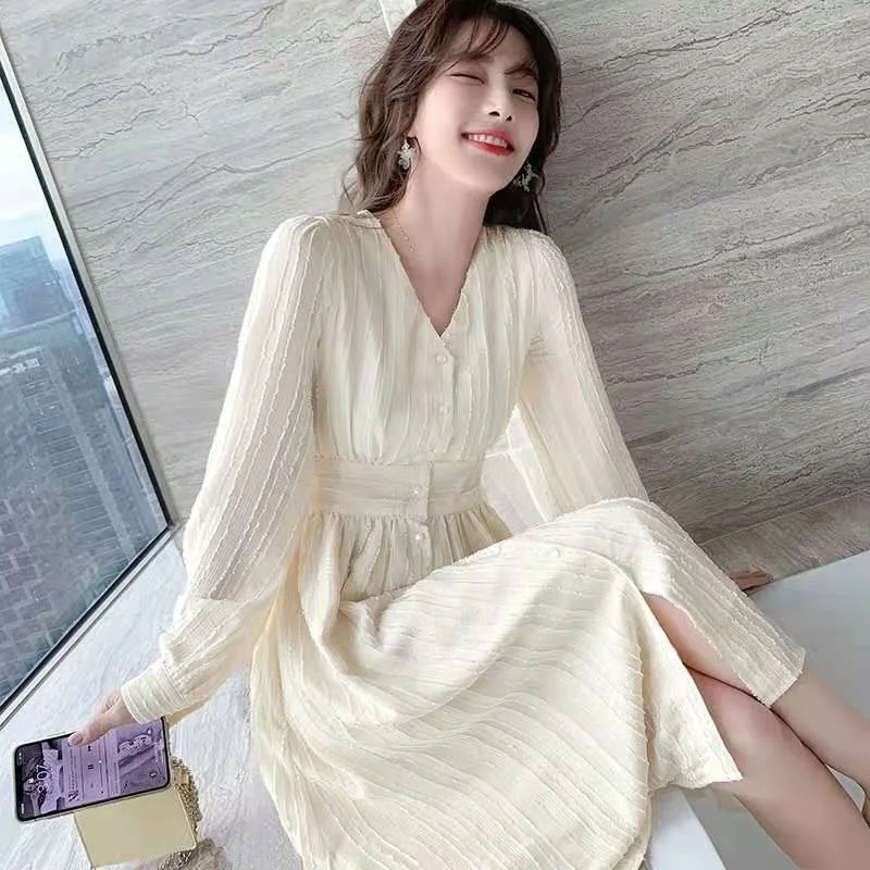 Autumn and winter loose medium length Plaid round neck cotton white single breasted Korean waist solid color coat
Autumn and winter loose medium length Plaid round neck cotton white single breasted Korean waist solid color coat