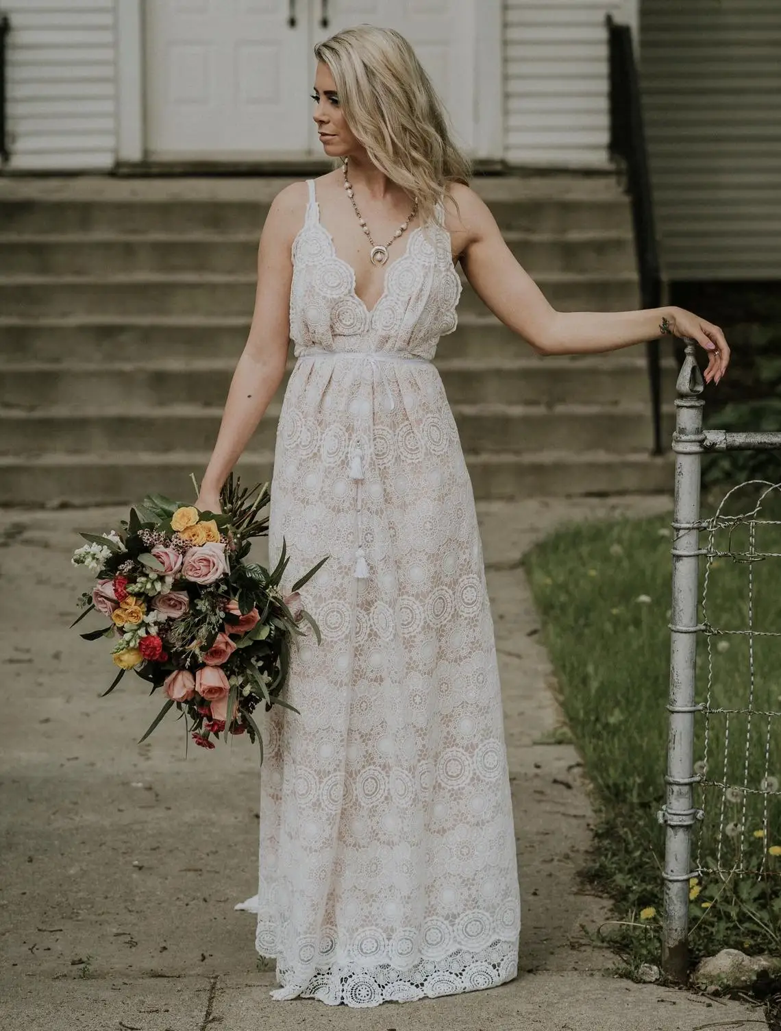 Bohemian A Line Full Lace Wedding Dresses Bridal Gowns Deep V Neck Sweep Train Sleeveless Country Style Boho Vestidos De Novia
Bohemian A Line Full Lace Wedding Dresses Bridal Gowns Deep V Neck Sweep Train Sleeveless Country Style Boho Vestidos De Novia