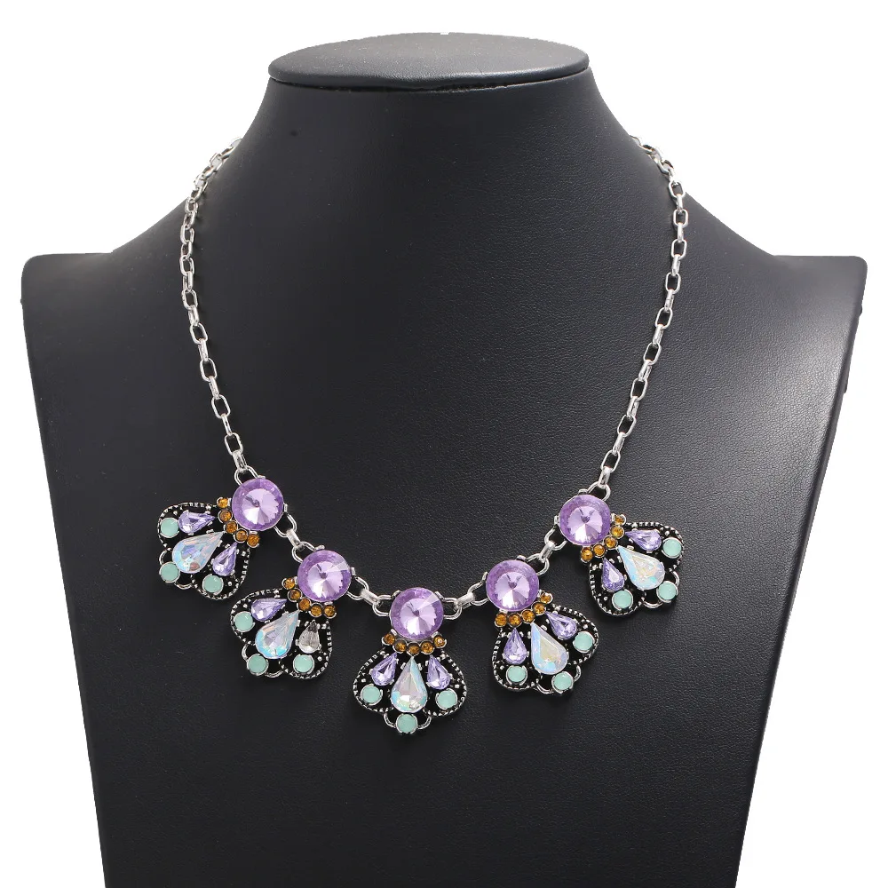 European and American popular retro style hollow necklace with purple stone accessories necklace wholesale
European and American popular retro style hollow necklace with purple stone accessories necklace wholesale