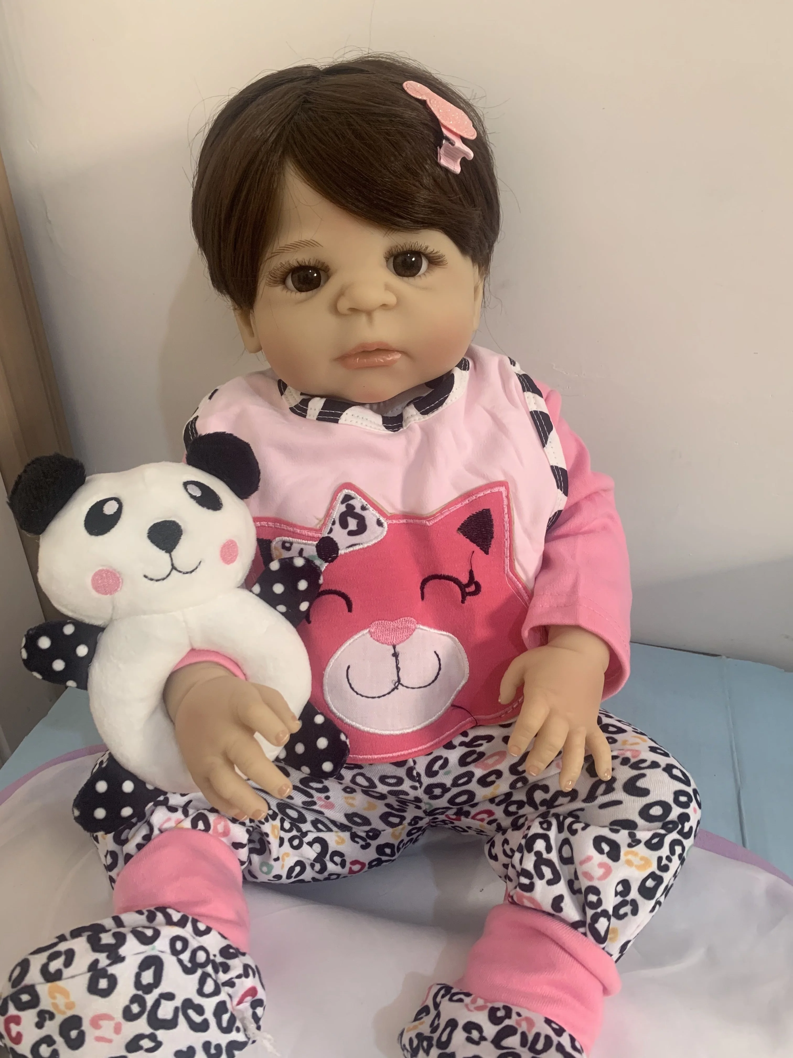 Полностью силиконовая кукла-реборн BZDOLL, Реалистичная кукла для новорожденных принцесс, водонепроницаемое тело, 22 дюйма
Полностью силиконовая кукла-реборн BZDOLL, Реалистичная кукла для новорожденных принцесс, водонепроницаемое тело, 22 дюйма