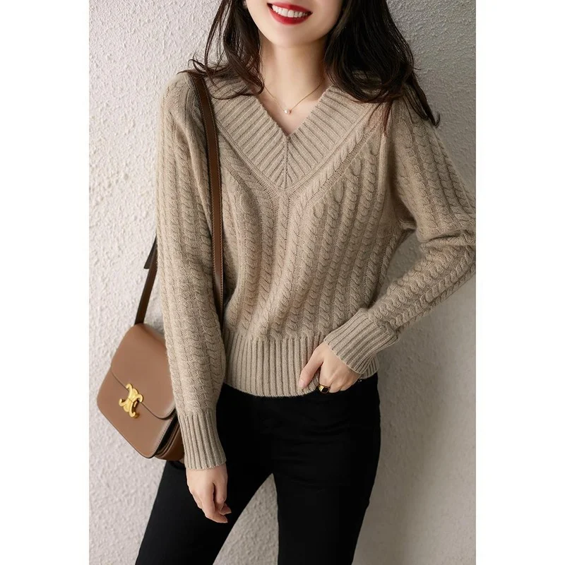 2022 Autumn And Winter New Solid Color Knitted V-neck Loose Sweater Women's Fashion All-match Western Casual Pullover Top
2022 Autumn And Winter New Solid Color Knitted V-neck Loose Sweater Women's Fashion All-match Western Casual Pullover Top
