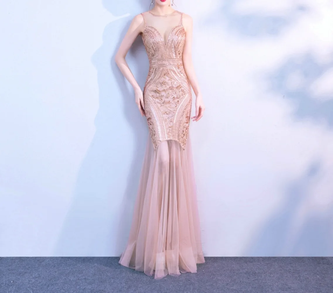 Plus size Gold sequins Evening gown Mermaid V-cut Elegant women Formal party Long dresses Evening dresses 2020
Plus size Gold sequins Evening gown Mermaid V-cut Elegant women Formal party Long dresses Evening dresses 2020