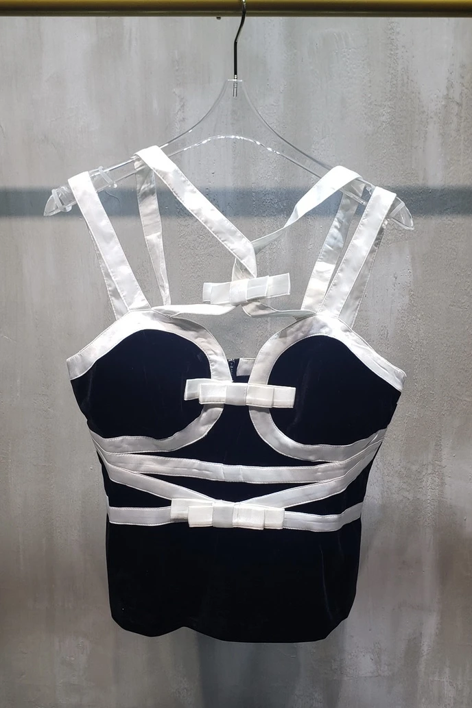 Backless Inner Wear Navel Sexy Base Shirt Sling Black and White Color Matching Skinny Short Commuter Vest Wrapped Chest
Backless Inner Wear Navel Sexy Base Shirt Sling Black and White Color Matching Skinny Short Commuter Vest Wrapped Chest