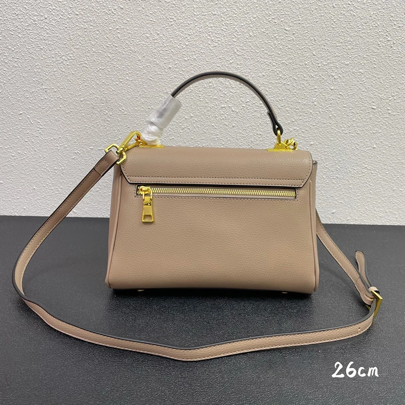 Women's new hot style simple fashion all-match handbag leather square generous diagonal bag
Women's new hot style simple fashion all-match handbag leather square generous diagonal bag