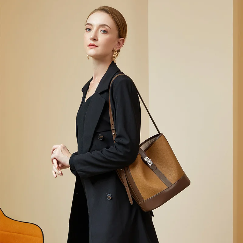 Women Cowhide bucket bag leather female bag with pouch large capacity 2021 commuter all-match Women's shoulder messenger Famous
Women Cowhide bucket bag leather female bag with pouch large capacity 2021 commuter all-match Women's shoulder messenger Famous