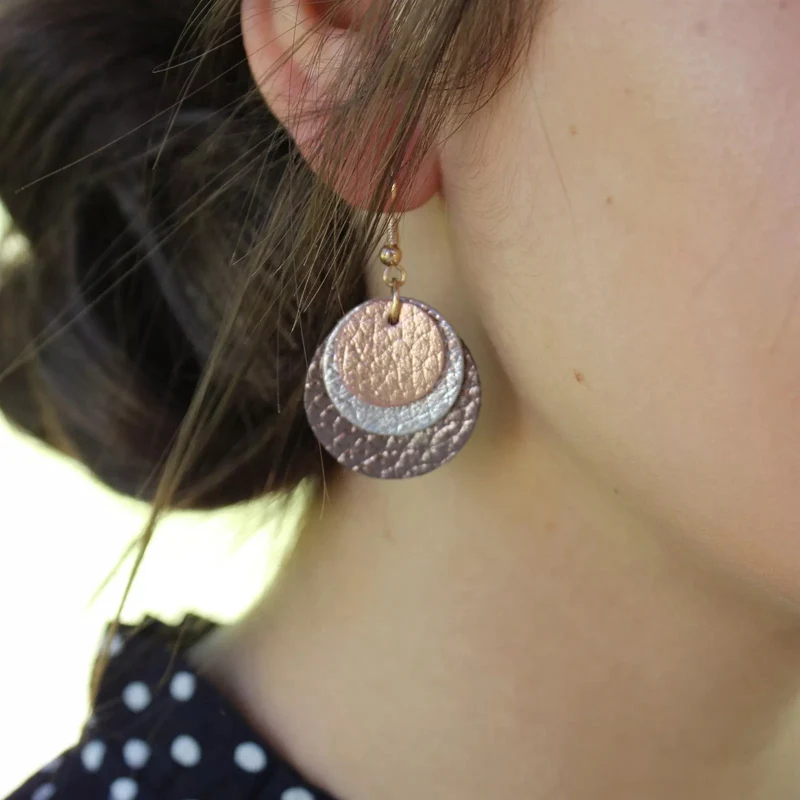Earrings 3 Layers Round Water Drop Ladies Fashion Real Leather Dangle Earrings Wedding Party Jewelry Gift.
Earrings 3 Layers Round Water Drop Ladies Fashion Real Leather Dangle Earrings Wedding Party Jewelry Gift.