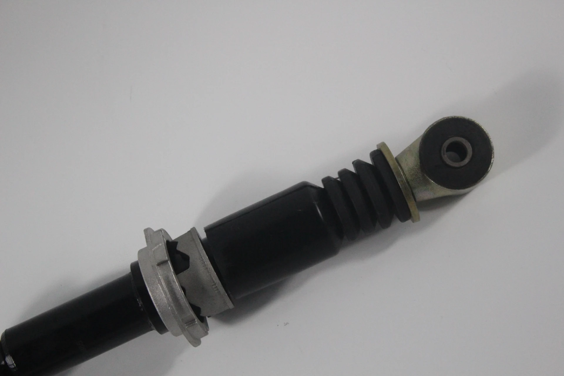Nanjing MANWOSI factory suspension truck shock absorber OE NO.1076860 20721166 20960913 21137458 21376976 3172986 3198859
Nanjing MANWOSI factory suspension truck shock absorber OE NO.1076860 20721166 20960913 21137458 21376976 3172986 3198859