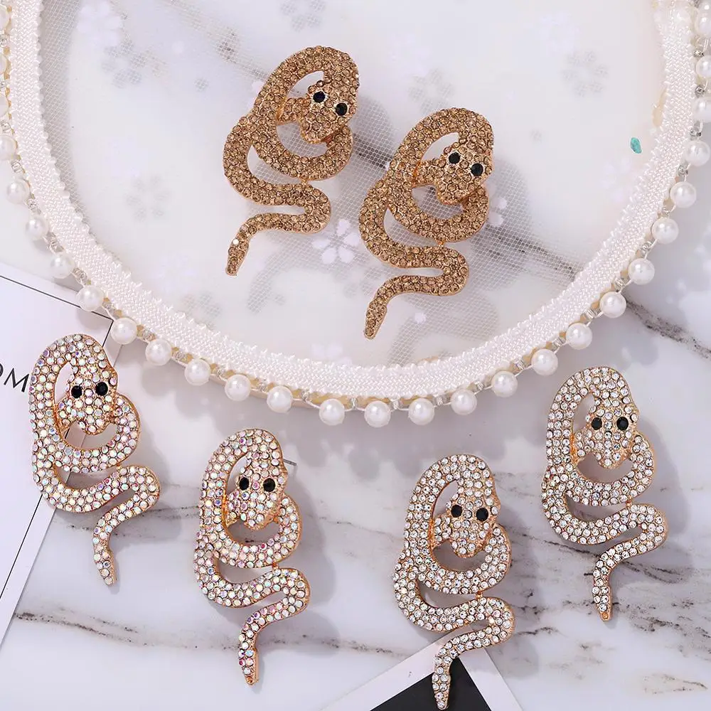 Girlgo Snake Metal Pendant Earrings Inlaid With Rhinestones For Women Charm Party Jewelry 2020 Fashion Jewelry Gift
Girlgo Snake Metal Pendant Earrings Inlaid With Rhinestones For Women Charm Party Jewelry 2020 Fashion Jewelry Gift