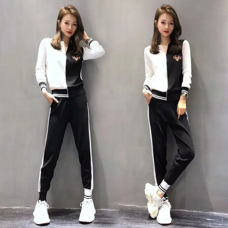 Fashion sports suit women 2021 early spring new fashion knitting western style youth look two-piece European merchandise fashion
Fashion sports suit women 2021 early spring new fashion knitting western style youth look two-piece European merchandise fashion