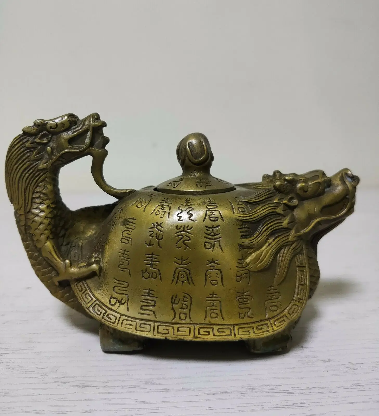 Old Bronze Chinese Old Copper Handwork Dragon Tea Pot Antique Crafts Copper Sculpture Iiving Room Decoration Home Gift
Old Bronze Chinese Old Copper Handwork Dragon Tea Pot Antique Crafts Copper Sculpture Iiving Room Decoration Home Gift