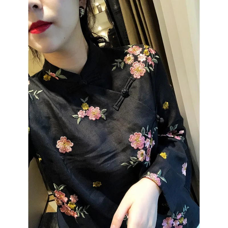 Chinese Retro Black Flower Embroidery Blouse Women 2021 New Long Sleeve Vintage Buckle Cheongsam Tops Women High Quality Shirt
Chinese Retro Black Flower Embroidery Blouse Women 2021 New Long Sleeve Vintage Buckle Cheongsam Tops Women High Quality Shirt