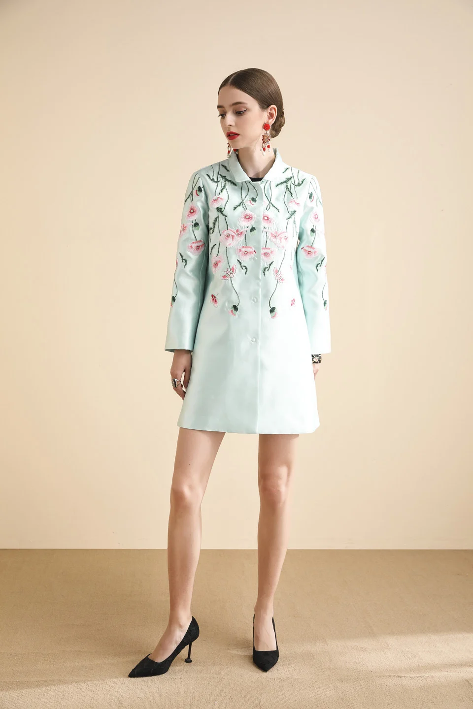 Lady Milan Autumn Women's Runway Trench Coats Stand Collar Long Sleeves Embriidery Fashion Casual Floral Overcoats Outerwear
Lady Milan Autumn Women's Runway Trench Coats Stand Collar Long Sleeves Embriidery Fashion Casual Floral Overcoats Outerwear