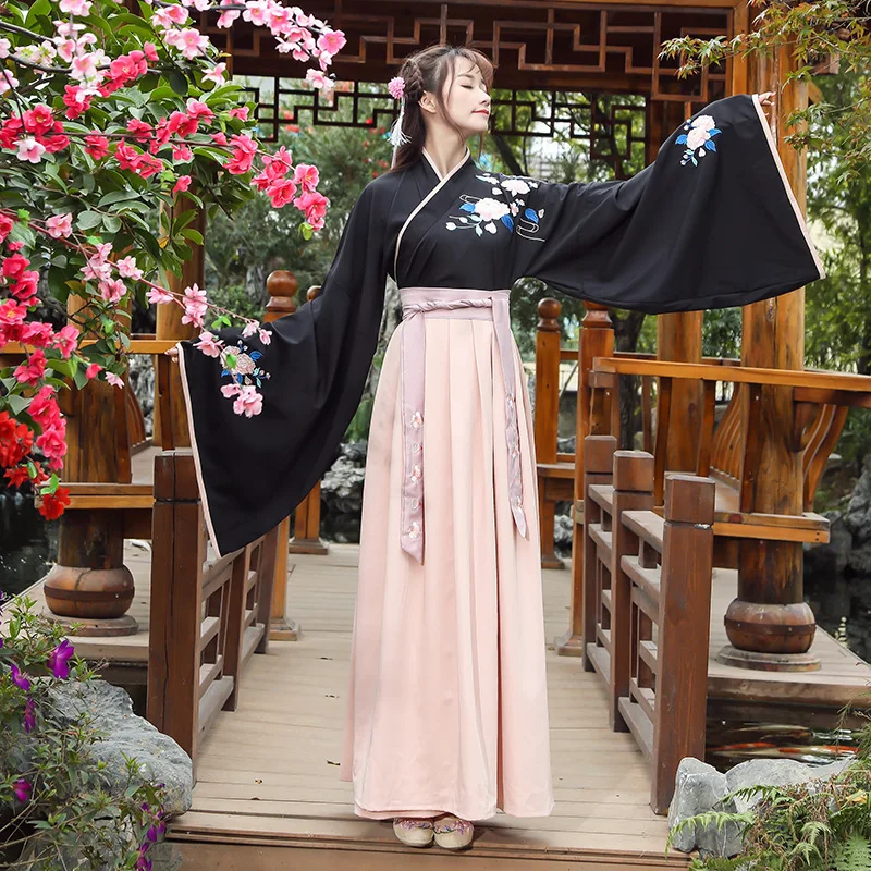 8975 film wind dress traditional embroidery flower day-to-day hanfu sleeves Chinese wind waist Ru skirt in the spring
8975 film wind dress traditional embroidery flower day-to-day hanfu sleeves Chinese wind waist Ru skirt in the spring