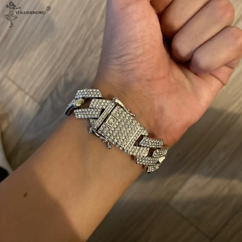 Iced Out 20 мм Miami Prong кубинская ссылка браслет полностью Стразы 8 дюймов браслет мужской хип-хоп, панк украшения аксессуары браслет
Iced Out 20 мм Miami Prong кубинская ссылка браслет полностью Стразы 8 дюймов браслет мужской хип-хоп, панк украшения аксессуары браслет