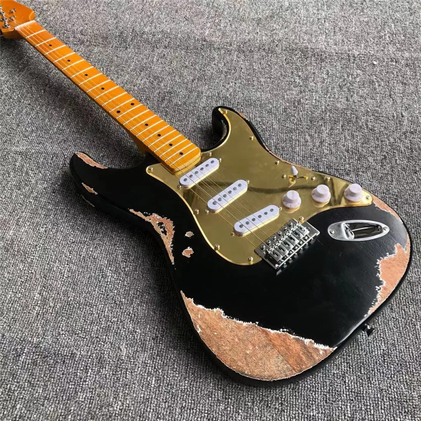 Stock, antique electric guitar, white set, black, real photos, free shipping, maple fingerboard. Gold mirror shield
Stock, antique electric guitar, white set, black, real photos, free shipping, maple fingerboard. Gold mirror shield