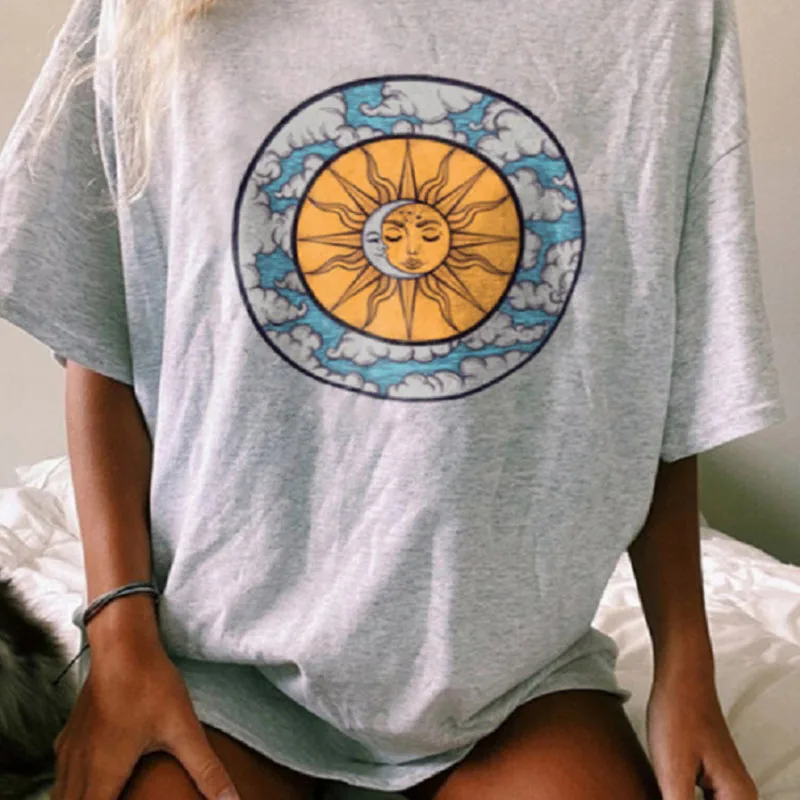 Vintage Gray Sun Moon Print Graphic Tee Women Harajuku Loose Casual Streetwear O Neck Short Sleeve 2021 Summer New Fashion Tops
Vintage Gray Sun Moon Print Graphic Tee Women Harajuku Loose Casual Streetwear O Neck Short Sleeve 2021 Summer New Fashion Tops