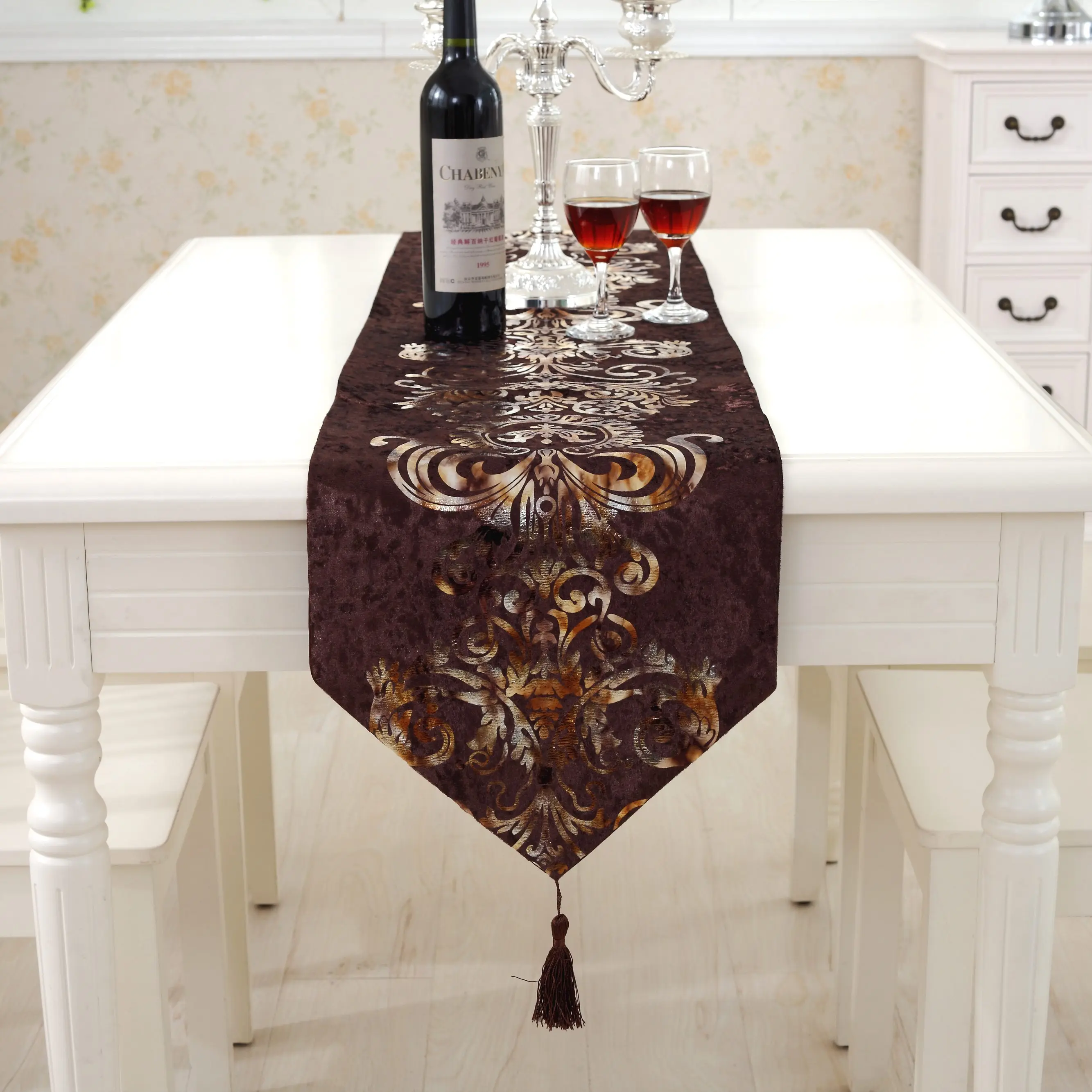 Bronzing Process Soft Flocking Table Runners With Tassel for Black Coffee Beige Gray Off-White Blue Wedding Decoration Classical
Bronzing Process Soft Flocking Table Runners With Tassel for Black Coffee Beige Gray Off-White Blue Wedding Decoration Classical