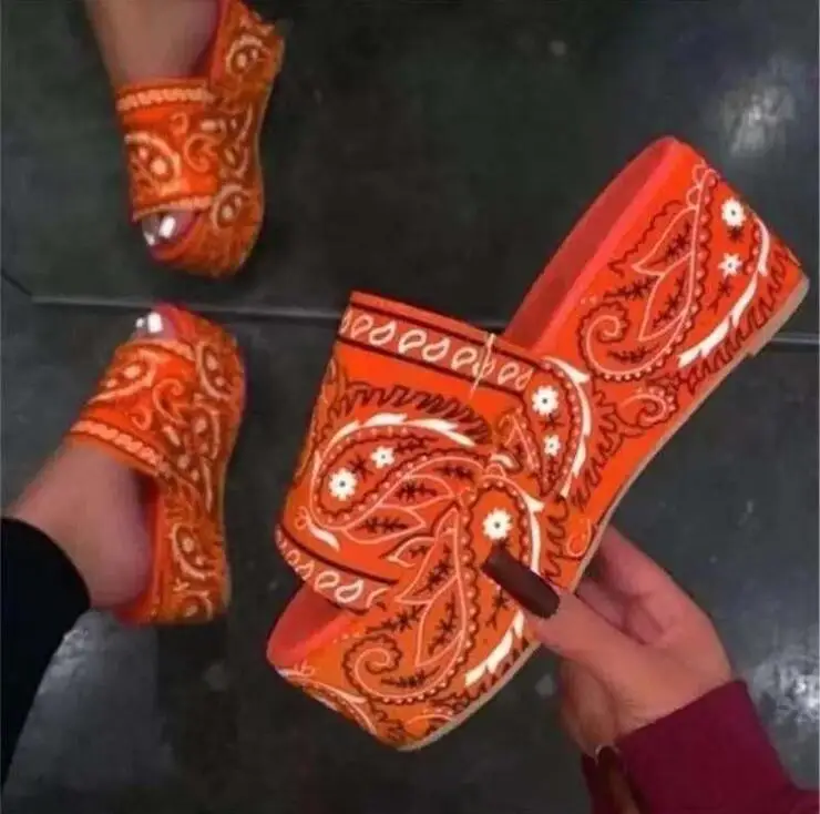 2021 Spring/summer Women Large Size Outdoor Beach Sandals New High-heeled Thick-soled Casual All-match Graffiti Style Slippers
2021 Spring/summer Women Large Size Outdoor Beach Sandals New High-heeled Thick-soled Casual All-match Graffiti Style Slippers