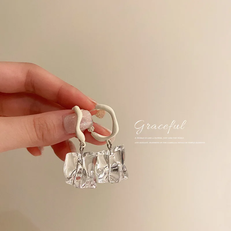 Earings Fashion Jewelry 2021 Korean Fashion Irregular Transparent Acrylic Earrings Baroque Niche Design Earrings for Women
Earings Fashion Jewelry 2021 Korean Fashion Irregular Transparent Acrylic Earrings Baroque Niche Design Earrings for Women