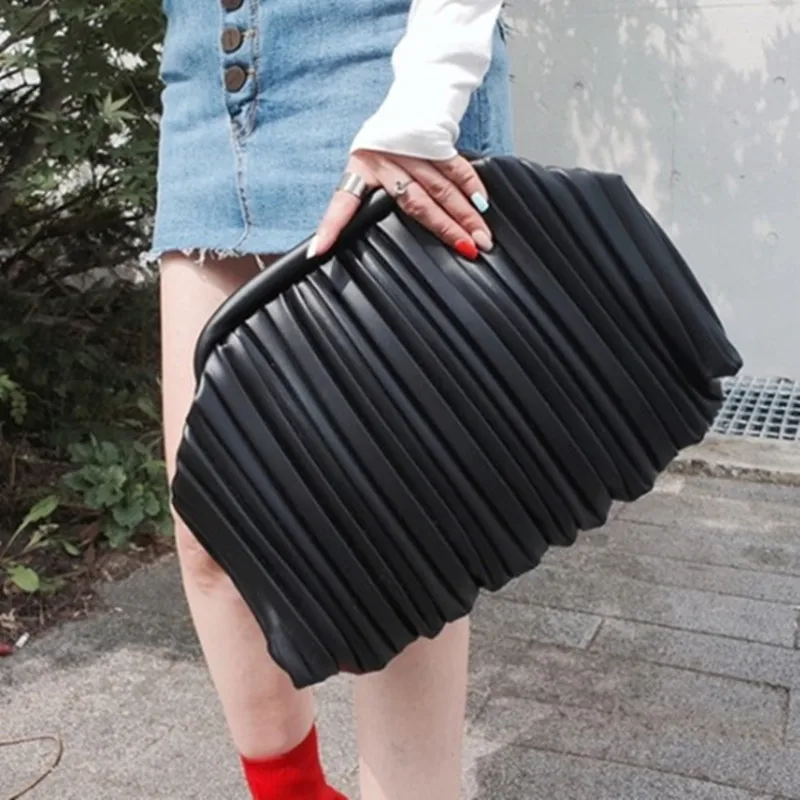 Women Shoulder Bag Dumpling Clip Purse Bag Pleated Cloud Underarm Clutch Ruched Pouch Tote Handbag
Women Shoulder Bag Dumpling Clip Purse Bag Pleated Cloud Underarm Clutch Ruched Pouch Tote Handbag