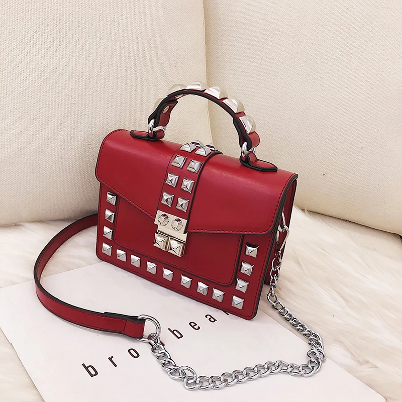 PU leather crossbody bag Rivet flip square bag new high quality Women designer handbag Diamond lock chain shoulder messenger bag
PU leather crossbody bag Rivet flip square bag new high quality Women designer handbag Diamond lock chain shoulder messenger bag