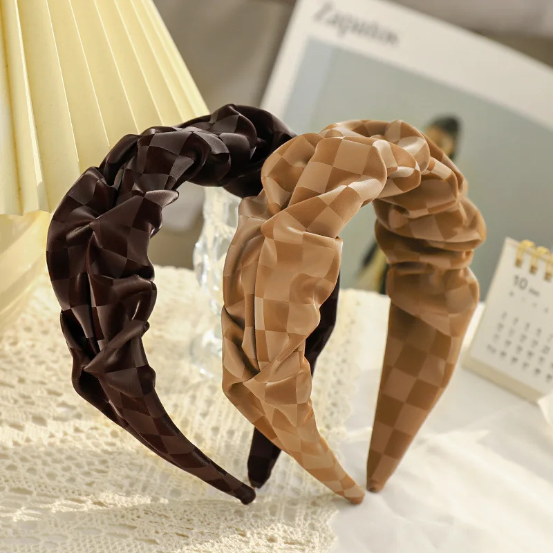 Женская повязка на голову из ПУ кожи, с клетчатым узором
Женская повязка на голову из ПУ кожи, с клетчатым узором