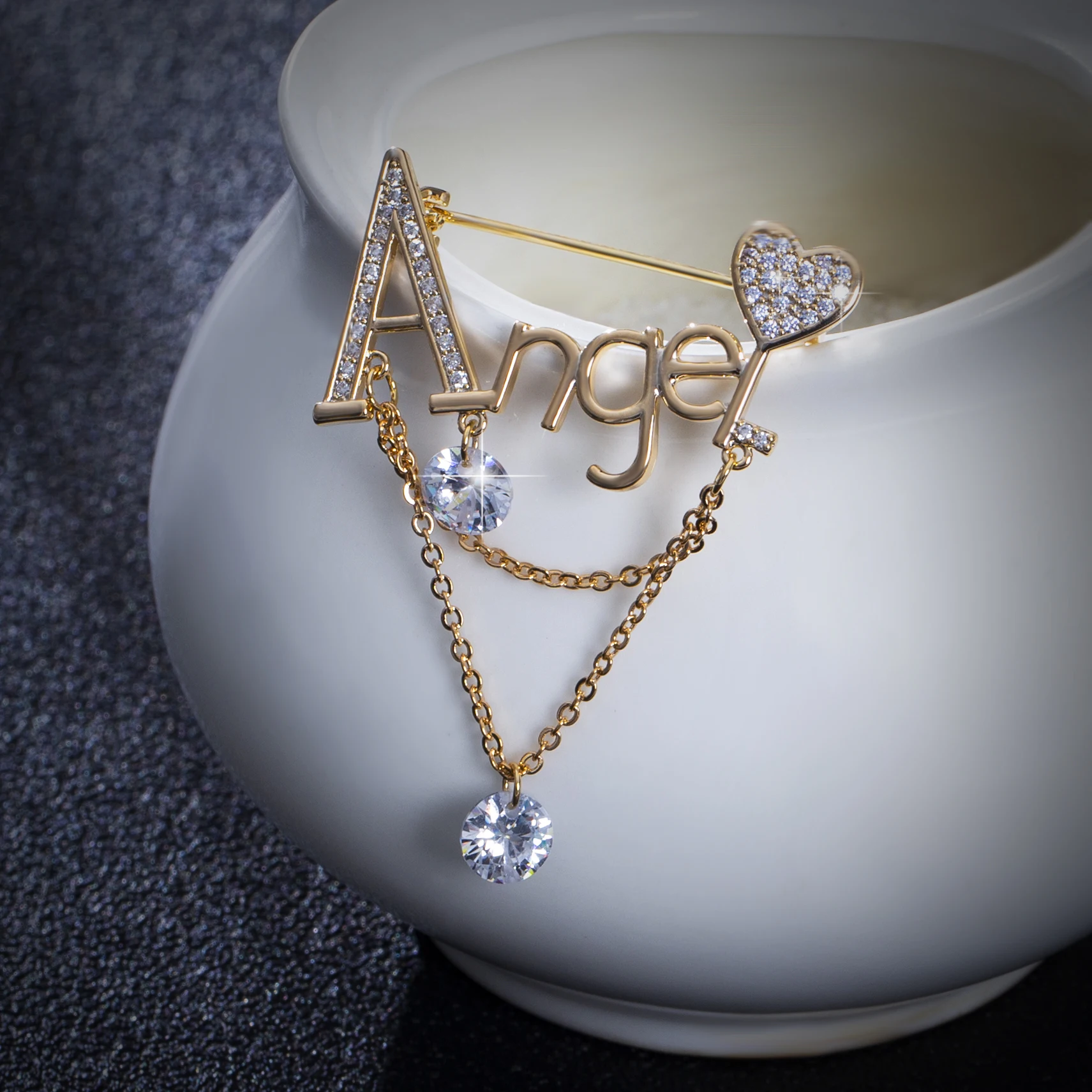 Ant Angel Zircon Inlaid Ladies Brooch Gold-plated Jacket Sweater Safety Brooch Party Dress Romance Brooch
Ant Angel Zircon Inlaid Ladies Brooch Gold-plated Jacket Sweater Safety Brooch Party Dress Romance Brooch