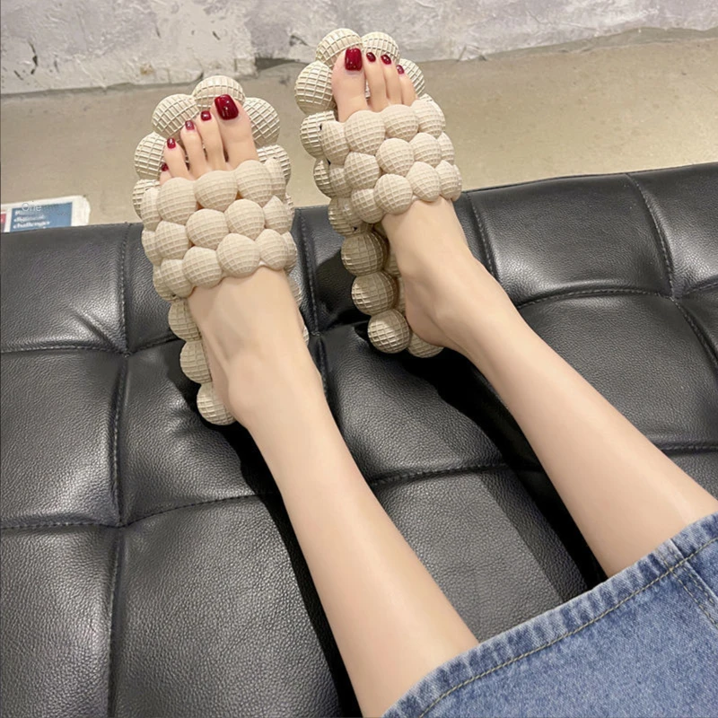 Hot Summer New Personality Bubble Fashion Slippers Home Massage Bottom for Men and Women's Sandals 2022 Women's Flip Flops
Hot Summer New Personality Bubble Fashion Slippers Home Massage Bottom for Men and Women's Sandals 2022 Women's Flip Flops