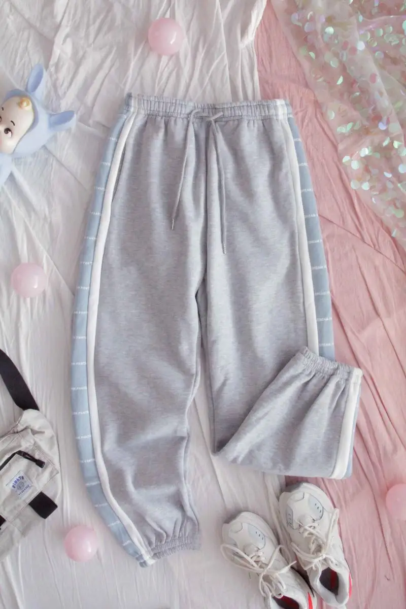 Winter Plus Velvet Sweatpants Women Korean Harajuku INS Casual Stripe Elastic Waist Trousers Girl Casual Wear Student Pants
Winter Plus Velvet Sweatpants Women Korean Harajuku INS Casual Stripe Elastic Waist Trousers Girl Casual Wear Student Pants