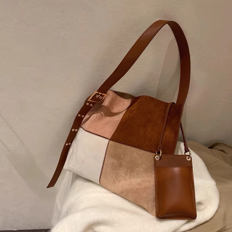 High Sense Versatile Large Capacity Commuter Tote Bag Western Style Tote Bag Retro Patchwork Color Single Shoulder Bag Handbag 
High Sense Versatile Large Capacity Commuter Tote Bag Western Style Tote Bag Retro Patchwork Color Single Shoulder Bag Handbag
