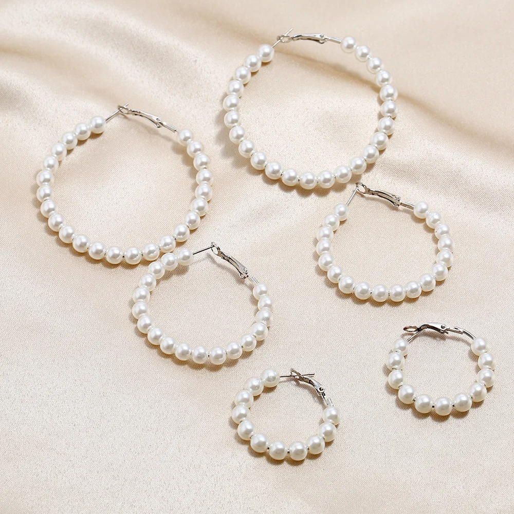 Simple Plain Gold Color Metal Pearl Hoop Earrings Fashion Big Circle Hoops Statement Earrings for Women Party Jewelry
Simple Plain Gold Color Metal Pearl Hoop Earrings Fashion Big Circle Hoops Statement Earrings for Women Party Jewelry