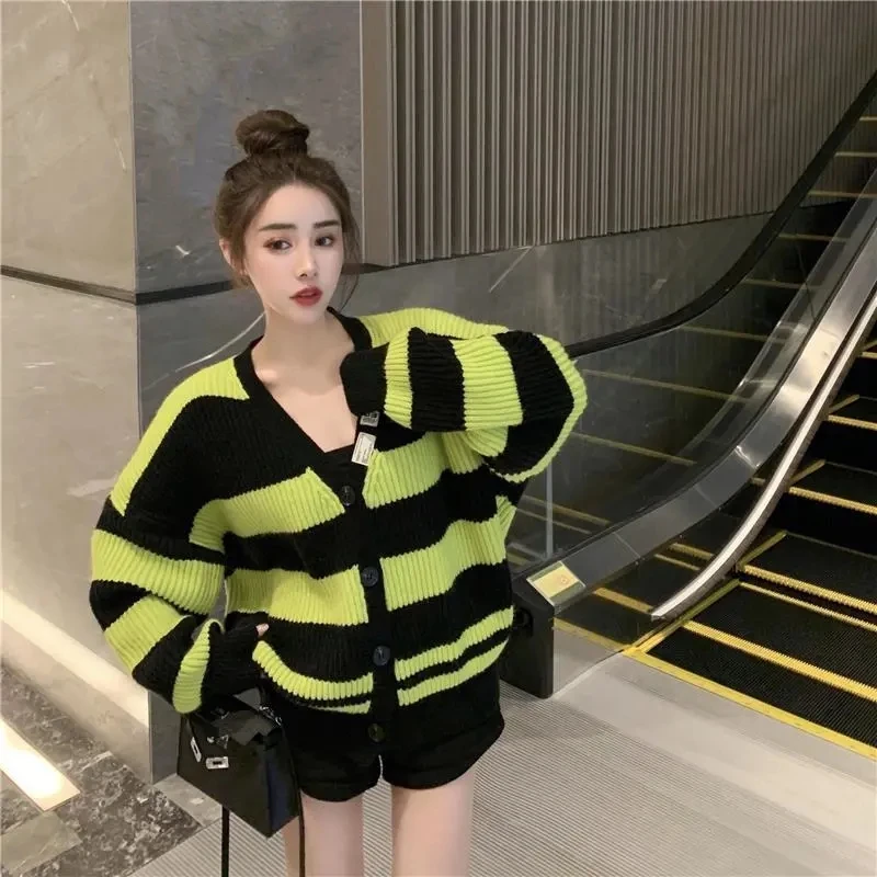 Knitted Sweater Autumn Winter Women Fashion V-Neck Color Matching Striped Female Chic Korean Loose Casual Cardigans Tops Jacket
Knitted Sweater Autumn Winter Women Fashion V-Neck Color Matching Striped Female Chic Korean Loose Casual Cardigans Tops Jacket