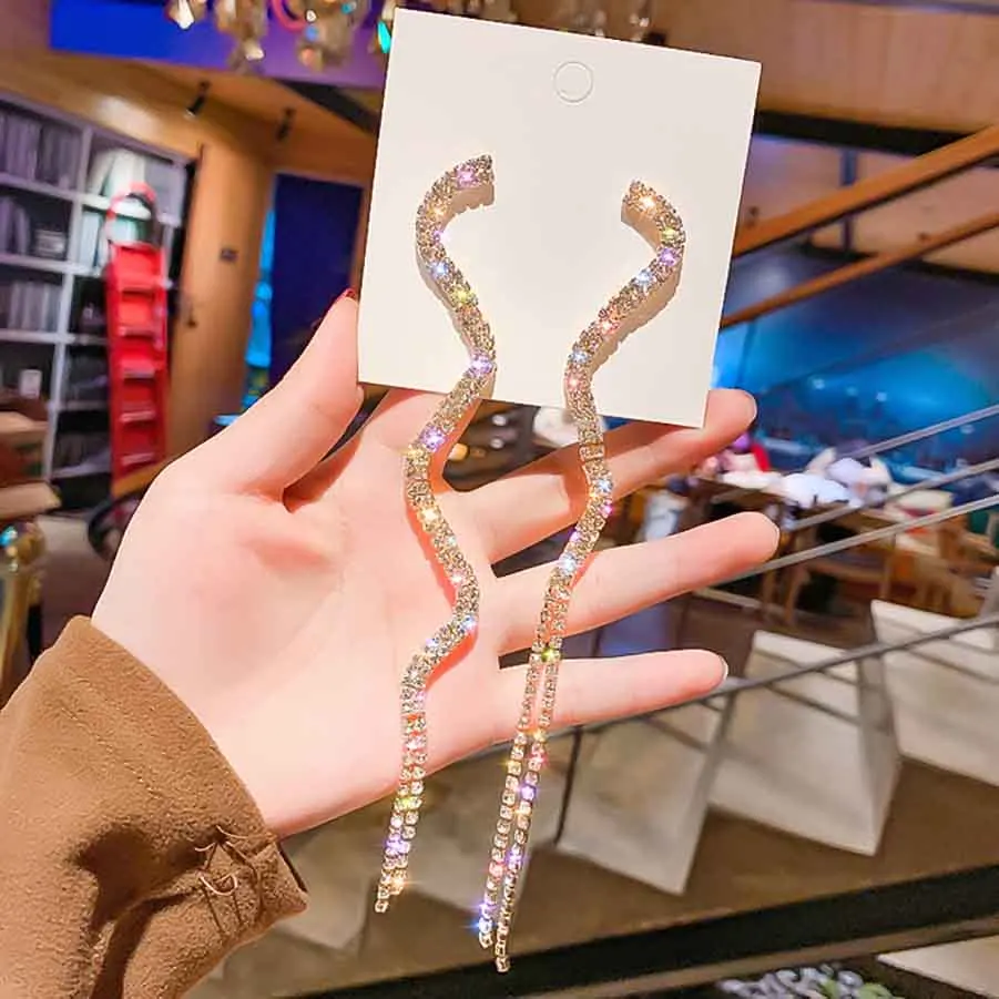 2020 Fashion Jewelry New Piercing Luxury Charm Long Crystal Snake Earrings Brincos Animal Stud Earrings For Women Christmas Gift
2020 Fashion Jewelry New Piercing Luxury Charm Long Crystal Snake Earrings Brincos Animal Stud Earrings For Women Christmas Gift