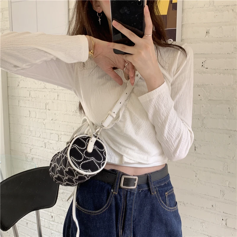Simple Design Ladies Shoulder Crossbody Bag New Fashion Ladies Underarm Handbags Embroidery Heart Pattern Female Bucket Bags
Simple Design Ladies Shoulder Crossbody Bag New Fashion Ladies Underarm Handbags Embroidery Heart Pattern Female Bucket Bags