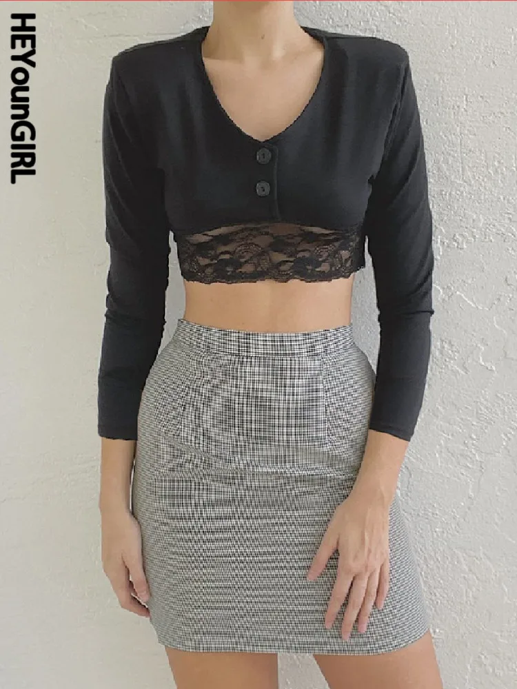 HEYounGIRL Women Lace Patchwork T Shirts Black Long Sleeve Casual Button Cropped Tops Vintage Ladies Fashion Pullover Streetwear
HEYounGIRL Women Lace Patchwork T Shirts Black Long Sleeve Casual Button Cropped Tops Vintage Ladies Fashion Pullover Streetwear