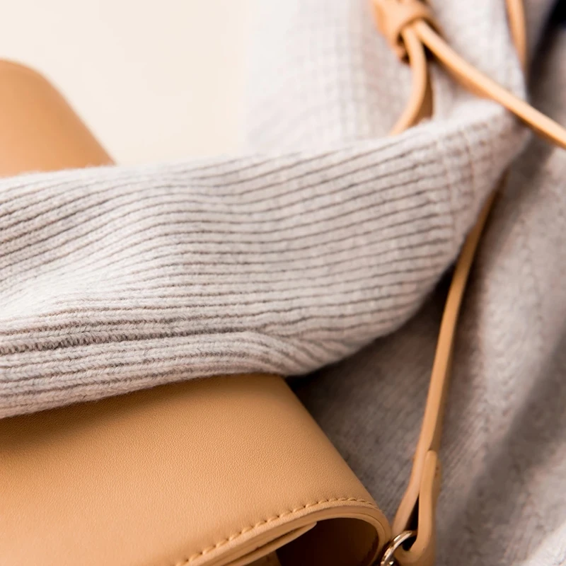 2020 autumn and winter new fashion contrast color turtleneck sweater ladies loose pullover lapel wool knit
2020 autumn and winter new fashion contrast color turtleneck sweater ladies loose pullover lapel wool knit