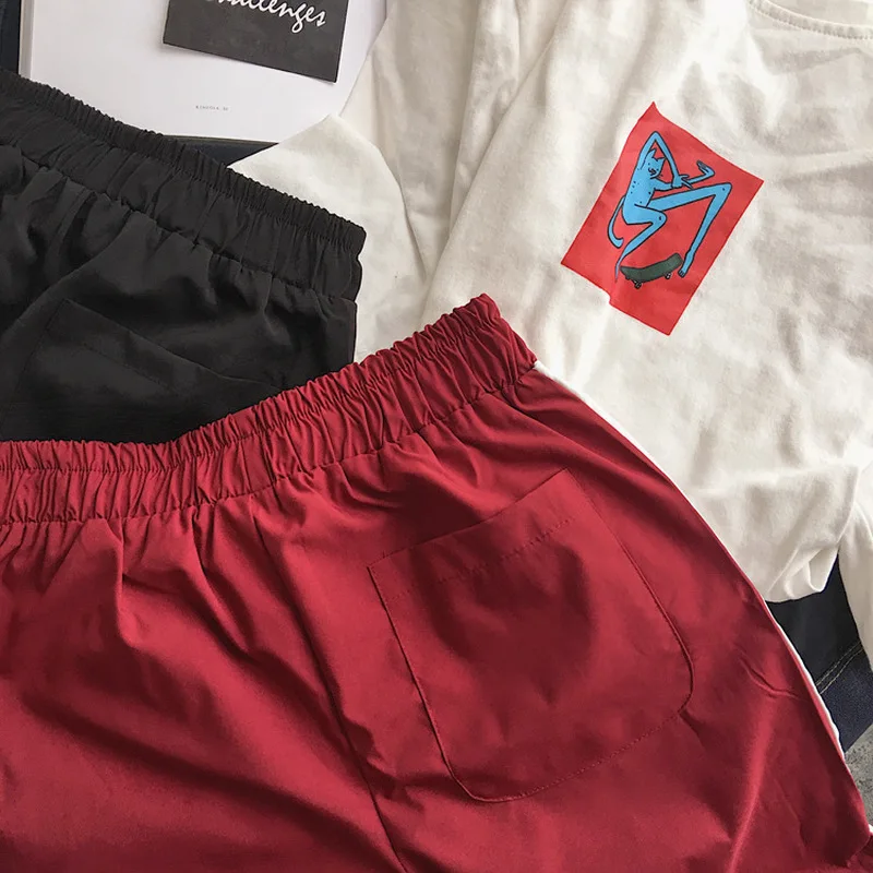 Men Casual Short Joggers Summer Striped Retro Simple Fashion Elastic Waist Breathable Pockets Mens Shorts Loose Korean Stretchy
Men Casual Short Joggers Summer Striped Retro Simple Fashion Elastic Waist Breathable Pockets Mens Shorts Loose Korean Stretchy