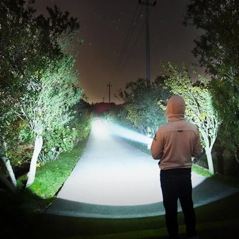 Direct selling P70 strong light flashlight rechargeable aluminum alloy long-range super bright led multi-function outdoor 26650 
Direct selling P70 strong light flashlight rechargeable aluminum alloy long-range super bright led multi-function outdoor 26650