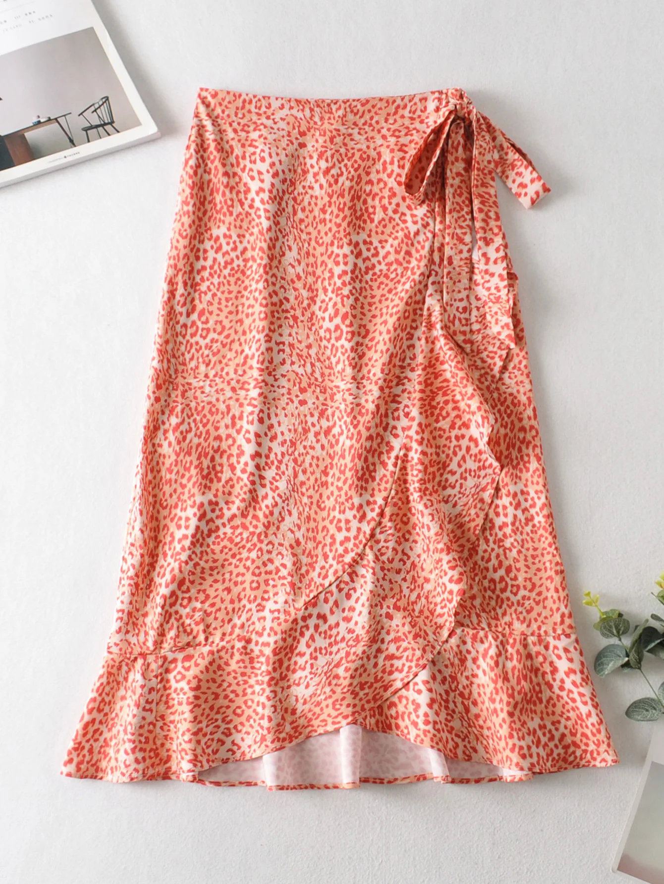 Women Long Skirts Brand New Vintage Leopard Print Dress Women High Waist Wrap Bandage Summer Asymmetrical Ruffles Pleated Skirts
Women Long Skirts Brand New Vintage Leopard Print Dress Women High Waist Wrap Bandage Summer Asymmetrical Ruffles Pleated Skirts