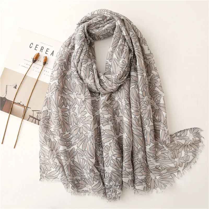 Fashion Women Spain Luxury Viscose Scarf Light Grey Aztec Floral Fringe Shawls and Wraps Foulard Echarpe Muslim Hijab 180*90Cm
Fashion Women Spain Luxury Viscose Scarf Light Grey Aztec Floral Fringe Shawls and Wraps Foulard Echarpe Muslim Hijab 180*90Cm