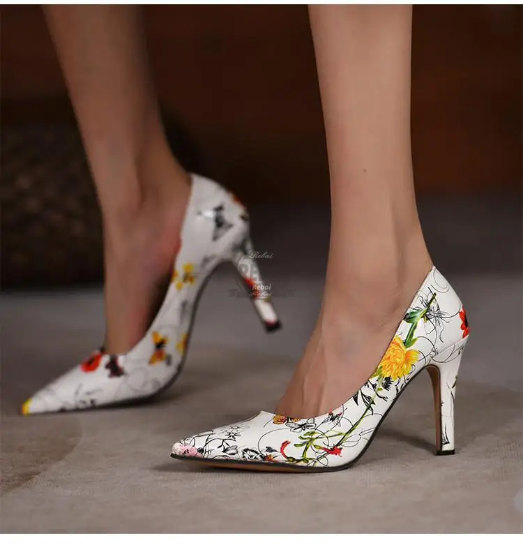 Women High Heels Summer Floral Print Thin Heels Tie Ankle Sexy Lady Pumps Female Chaussure Femme Casual Shoes for Women 2021 New
Women High Heels Summer Floral Print Thin Heels Tie Ankle Sexy Lady Pumps Female Chaussure Femme Casual Shoes for Women 2021 New