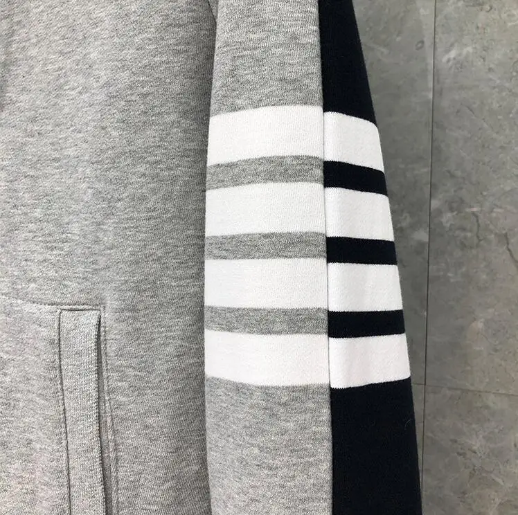 2021 Fashion TB THOM Brand hooded Men Sweatshirts Hoodies Male Casual Sportswear Coat Contrast Color Patchwork Mens Clothing
2021 Fashion TB THOM Brand hooded Men Sweatshirts Hoodies Male Casual Sportswear Coat Contrast Color Patchwork Mens Clothing