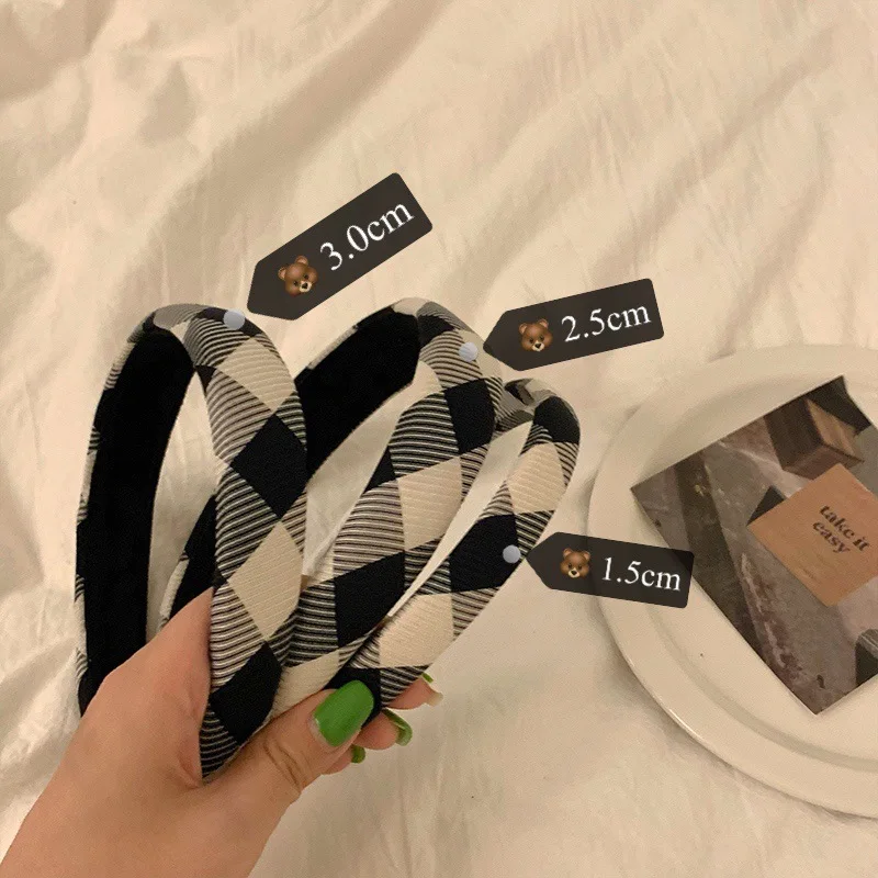 Classic Retro Plaid Sponge Headband Women's Wide Side Increased Skull Top Black and White Wild Go Out Hair band Hair Accessories
Classic Retro Plaid Sponge Headband Women's Wide Side Increased Skull Top Black and White Wild Go Out Hair band Hair Accessories