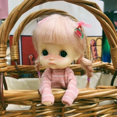 OB11 doll with makeup+eyes+ wig+pajamas 1/8 BJD doll with OB11body With magnet feet Complete set of doll 10.28.15
OB11 doll with makeup+eyes+ wig+pajamas 1/8 BJD doll with OB11body With magnet feet Complete set of doll 10.28.15