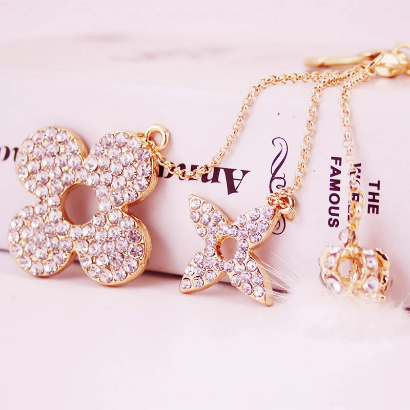Creative Crystal Clover Keychain Fashion Personality Crown Plush Car Keychain Ladies Bags Charm Metal Keychain Jewelry Gifts
Creative Crystal Clover Keychain Fashion Personality Crown Plush Car Keychain Ladies Bags Charm Metal Keychain Jewelry Gifts