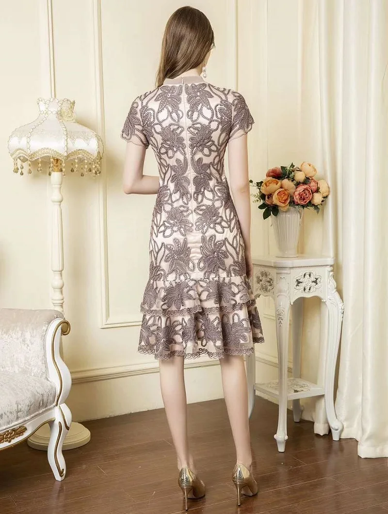 4XL Dresses Vestidos 2020 Summer Women Bow Collar Allover Tulle Mesh Embroidery Sequined Short Sleeve Cascading Ruffle Dress 
4XL Dresses Vestidos 2020 Summer Women Bow Collar Allover Tulle Mesh Embroidery Sequined Short Sleeve Cascading Ruffle Dress